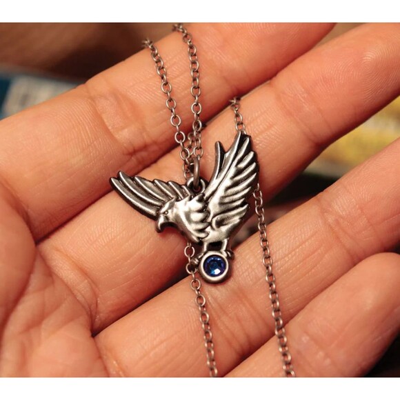 Resident Evil Claire Redfield & Ashley's Limited Edition Necklaces Official Set - Picture 7 of 8